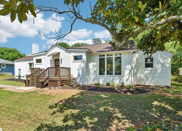 Property at 25 Holmes Dr, Greenville, SC 29609, 3 beds, 2 baths
