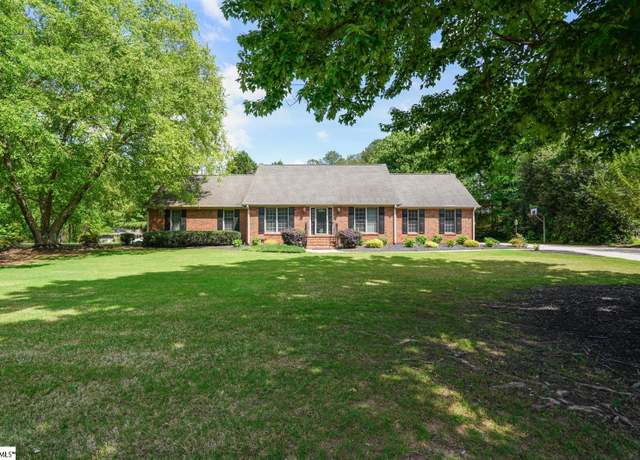 Property at 1215 Shadowood Dr, Spartanburg, SC 29301, 4 beds, 3 baths