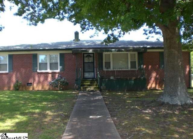 Property at 7 Penarth Dr, Greenville, SC 29617, 3 beds, 1.5 baths