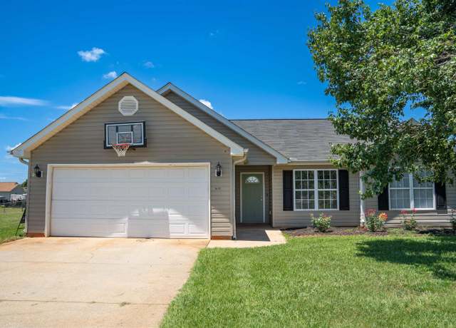 Property at 575 Mountainview Rd, Spartanburg, SC 29316, 3 beds, 2 baths