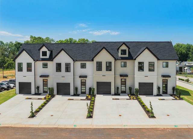 Property at 4 Taverly Dr, Greenville, SC 29605, 3 beds, 2.5 baths