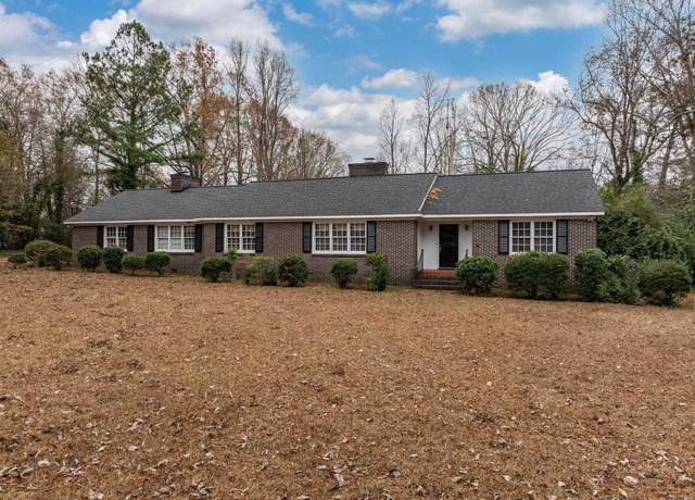 Property at 114 York St, Clinton, SC 29325, 3 beds, 2 baths
