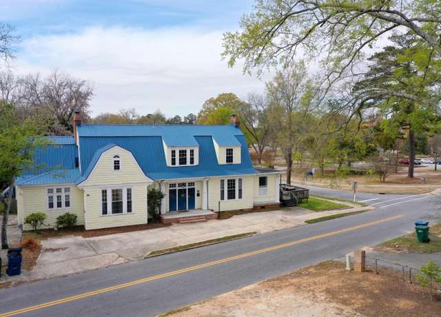 Property at 410 W Durst Ave, Greenwood, SC 29649, 6 beds, 4 baths