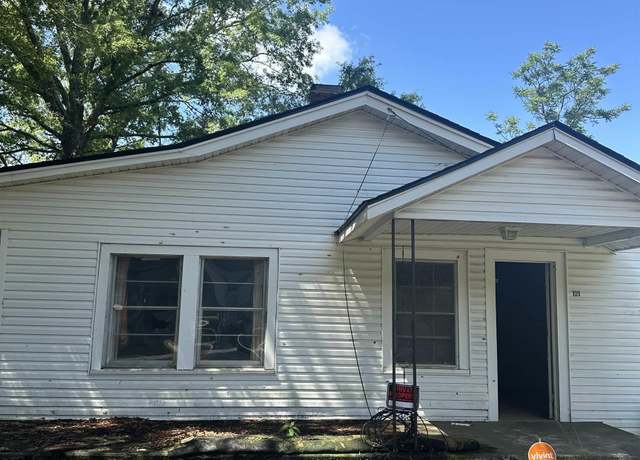 Property at 109 Jones St, Anderson, SC 29625, 3 beds, 1 bath