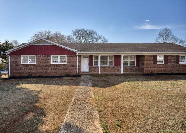 Property at 15 Mistletoe Dr, Greenville, SC 29617, 3 beds, 2 baths
