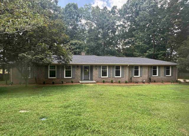 Property at 1 Winsford Dr, Greenville, SC 29609, 3 beds, 2 baths