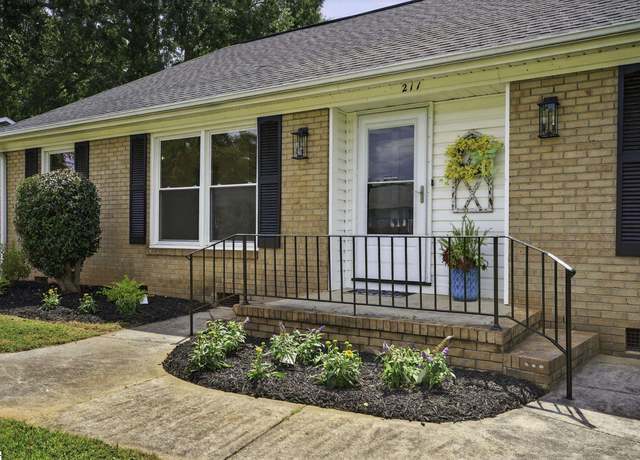Property at 211 Saint Matthews St, Spartanburg, SC 29301, 3 beds, 2 baths