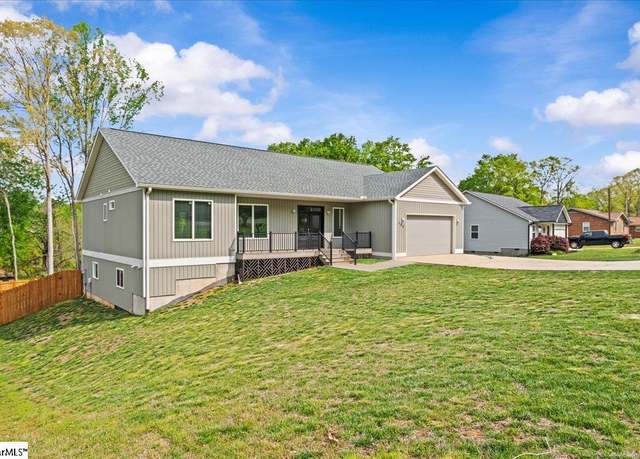 Property at 308 Pineridge Dr, Spartanburg, SC 29303, 5 beds, 4 baths