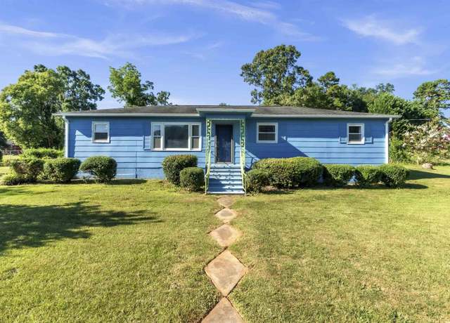 Property at 17 Charles Dr, Wellford, SC 29385, 3 beds, 2 baths