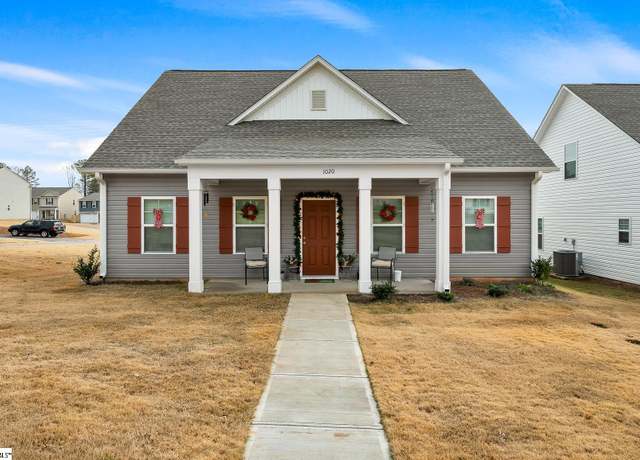 Property at 1020 Fairfield Dr, Seneca, SC 29678, 3 beds, 3 baths
