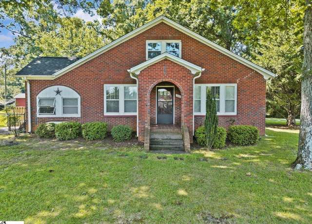 Property at 103 W Oconee St, Chesnee, SC 29323, 3 beds, 2 baths