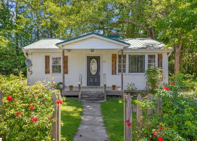 Property at 223 Tompkins St, Greenwood, SC 29646, 2 beds, 1 bath