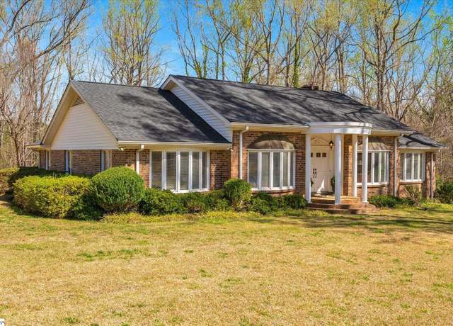 Property at 400 Longview Dr, Laurens, SC 29360, 4 beds, 2.5 baths