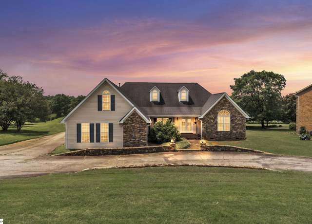 Property at 116 Fairway Dr, Pickens, SC 29671, 3 beds, 2.5 baths