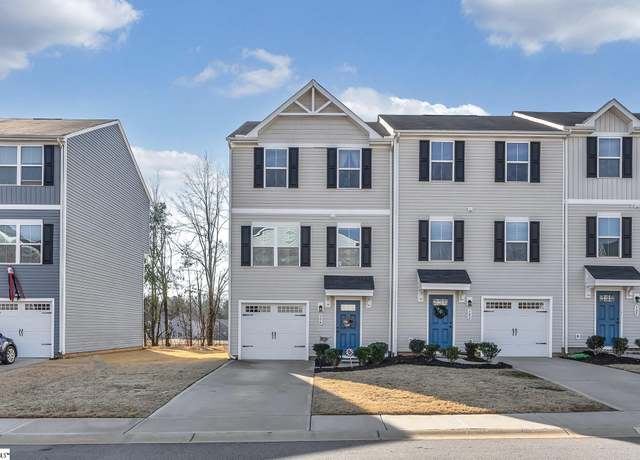 Property at 304 Brooklane Ct, Easley, SC 29642, 3 beds, 2.5 baths