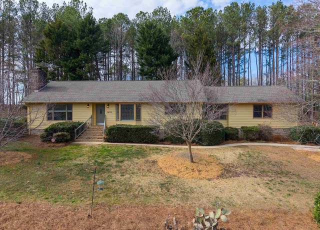 Property at 1605 Keowee Lakeshore Dr, Seneca, SC 29672, 3 beds, 2 baths