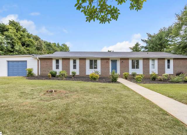 Property at 107 Carriage Ln, Simpsonville, SC 29681, 3 beds, 2 baths