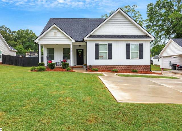 Property at 714 Chestnut St, Laurens, SC 29630, 3 beds, 2 baths