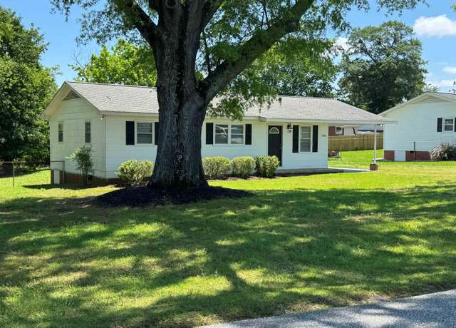 Property at 106 Cloverdale Dr, Boiling Springs, SC 29316, 4 beds, 2 baths