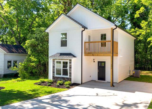 Property at 206 Daniels St, Anderson, SC 29625, 3 beds, 2.5 baths