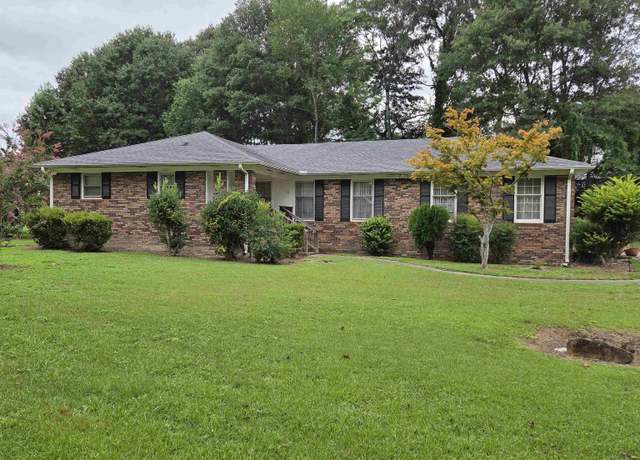 Property at 11 Confederate Cir, Taylors, SC 29687, 3 beds, 2 baths
