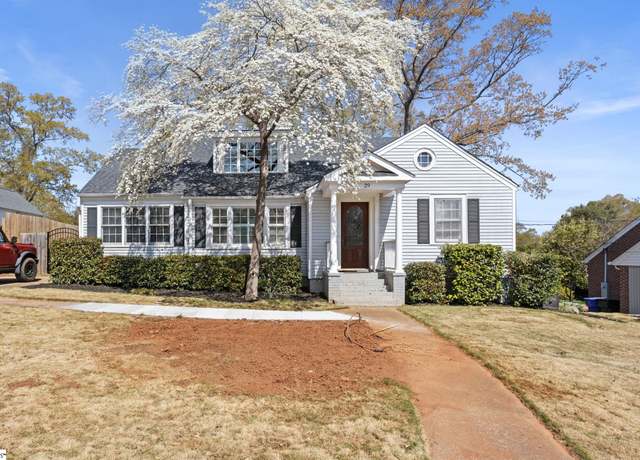 Property at 29 Club Dr, Greenville, SC 29605, 2 beds, 1.5 baths