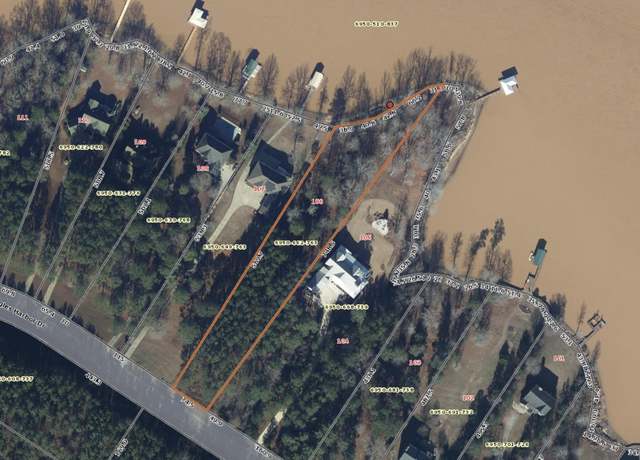 Property at 880 Eagles Harbor Dr, Hodges, SC 29653
