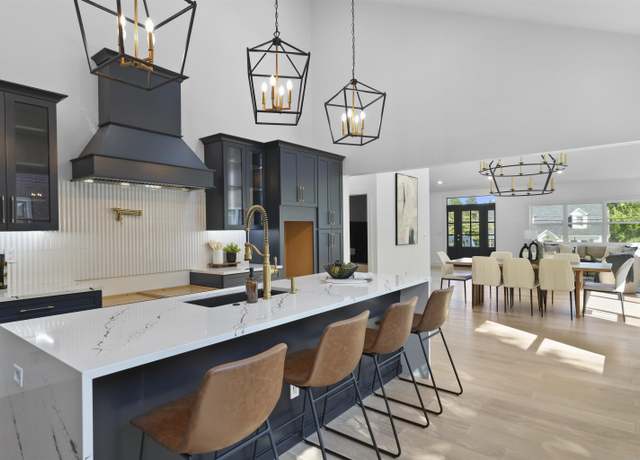 Property at 103 E Augusta Pl, Greenville, SC 29605, 5 beds, 4.5 baths