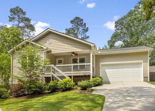 Property at 26 Briarcliff Dr, Greenville, SC 29607, 3 beds, 2 baths