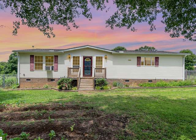 Property at 701 Bumblebee Ln, Wellford, SC 29385, 3 beds, 2 baths