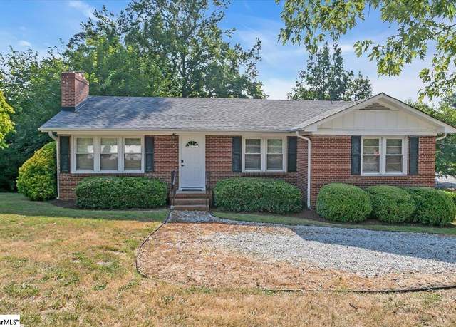 Property at 2800 Edwards Rd, Taylors, SC 29687, 3 beds, 1.5 baths