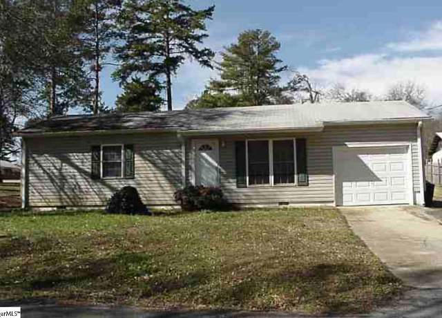 Property at 1 Lamar Cir, Greenville, SC 29605, 3 beds, 1 bath