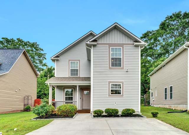 Property at 121 Crown Ct, Williamston, SC 29697, 3 beds, 2.5 baths