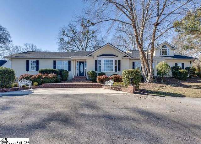 Property at 11 Briarwood Blvd, Greenville, SC 29615, 5 beds, 4 baths