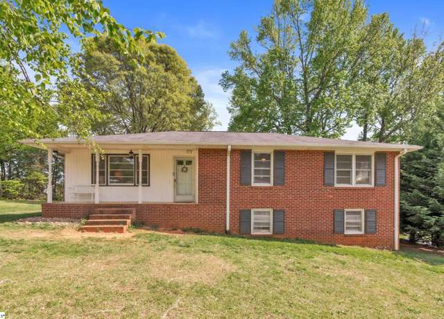 Property at 1 Pennwood Ln, Greenville, SC 29609, 3 beds, 2 baths