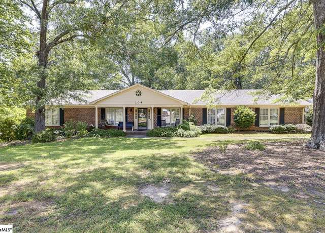 Property at 104 Robinwood Dr, Simpsonville, SC 29681, 4 beds, 2.5 baths