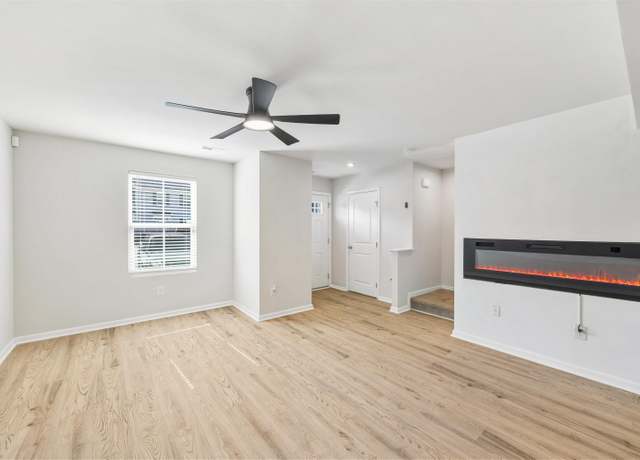 Property at 31 Tidworth Dr, Greer, SC 29651, 3 beds, 2.5 baths