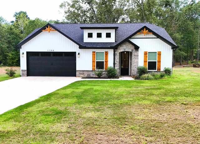 Property at 1300 Old Denver School Rd, Anderson, SC 29625, 4 beds, 2 baths