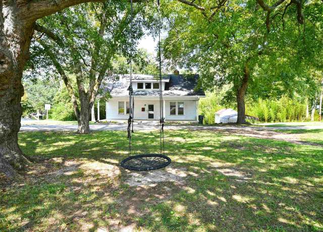 Property at 307 Blue Ridge St, Easley, SC 29640, 5 beds, 1 bath