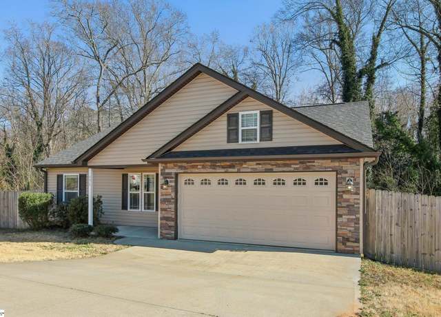 Property at 496 Blairwood Ct, Spartanburg, SC 29303, 3 beds, 2 baths