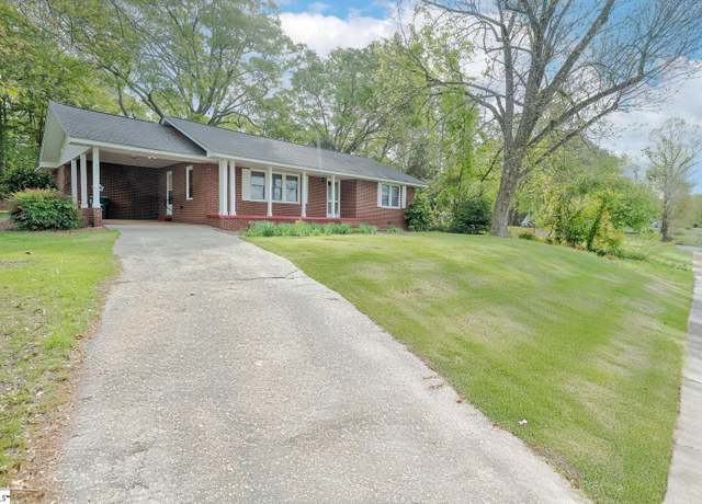 Property at 411 Garvin St, Pickens, SC 29671, 3 beds, 2 baths