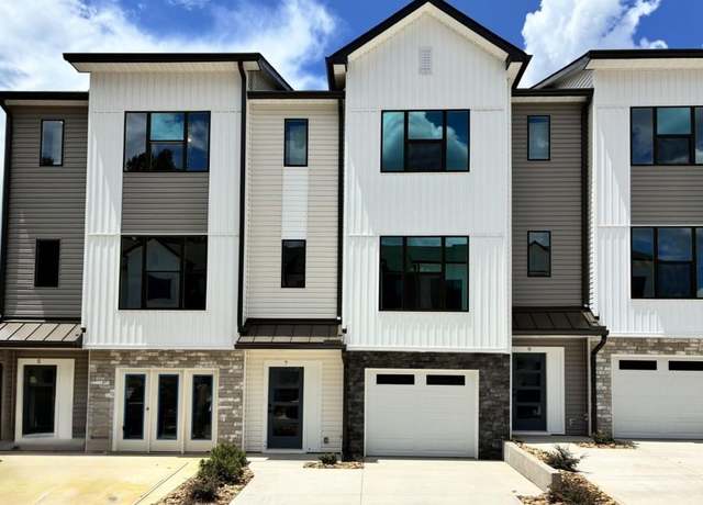 Property at 7 Pikewood Ln, Greenville, SC 29607, 2 beds, 2.5 baths