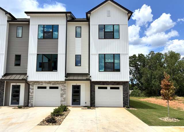 Property at 15 Pikewood Ln, Greenville, SC 29607, 2 beds, 2.5 baths
