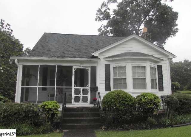 Property at 400 Calvert Ave, Clinton, SC 29325, 4 beds, 2.5 baths