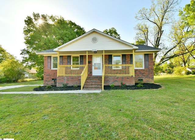 Property at 218 Shands St, Clinton, SC 29325, 2 beds, 1 bath