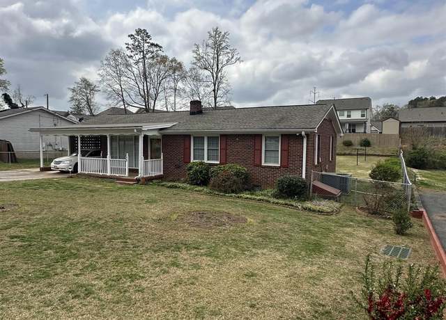 Property at 13 Strawberry Dr, Greenville, SC 29617, 3 beds, 1.5 baths