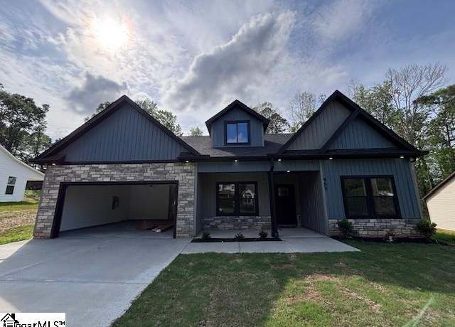 Property at 957 Mike Cir, Spartanburg, SC 29303, 3 beds, 2 baths