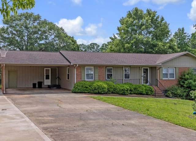 Property at 140 Greenbriar Dr, Gaffney, SC 29341, 5 beds, 3 baths