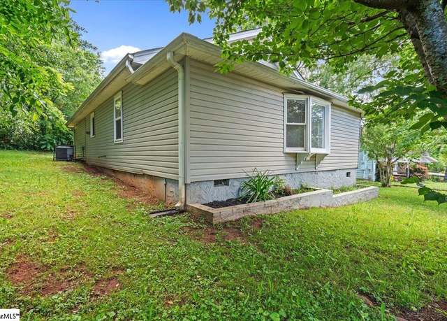 Property at 215 Rebecca St, Greenville, SC 29607, 1 bed, 2 baths