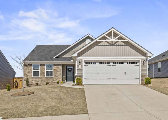 Property at 67 Timberwild Dr, Greenville, SC 29605, 3 beds, 2 baths